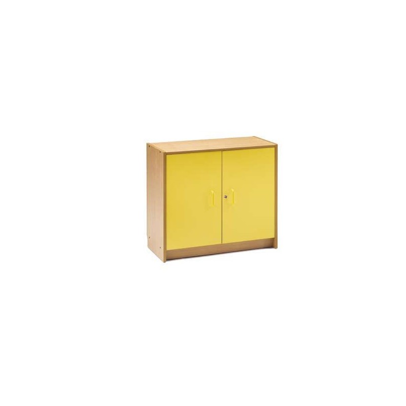 Armario con estantes y puertas