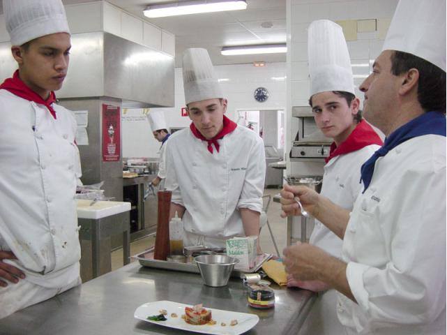 Ayudas a Escuelas de Hostelería para equipamiento, mobiliario o maquinaria